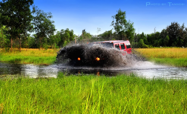 Offroad bằng Hummer