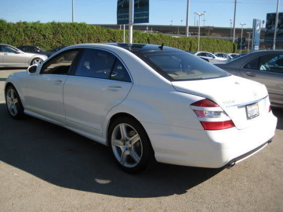 Cần S550 trắng ạ