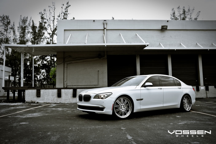 2010 BMW 750 với 22 inch mâm