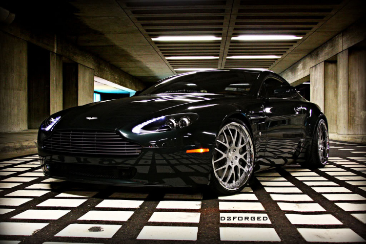 Aston Martin Vantage V8