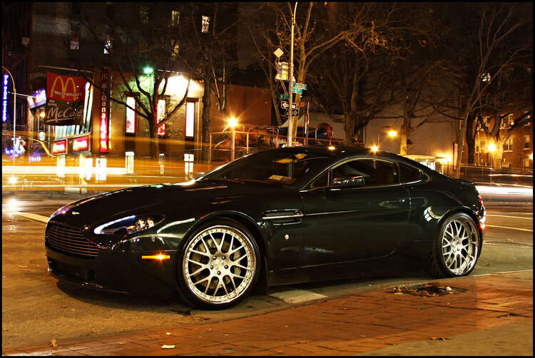 Aston Martin Vantage V8