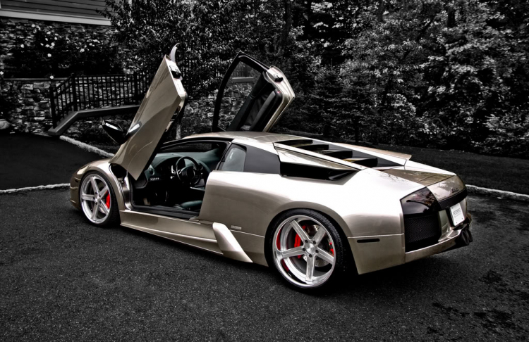 Lamborghini Murcielago làm em tưởng tượng đến Transformer