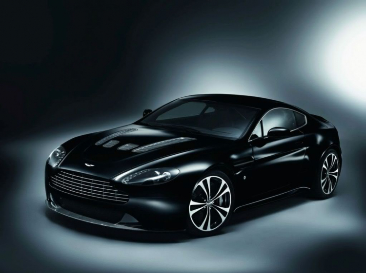 Aston Martin Carbon Black Special Edition cho DBS and V12 Vantage