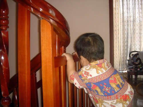 Cháu của em rơi từ tầng 3 xuống đất Cháu của em rơi từ tầng 3 xuống đất