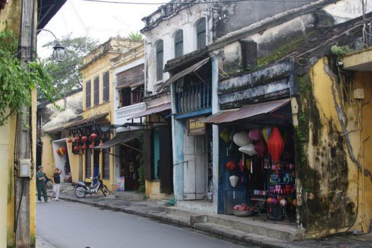 Trên đường lang thang tới Huế Trên đường lang thang tới Huế