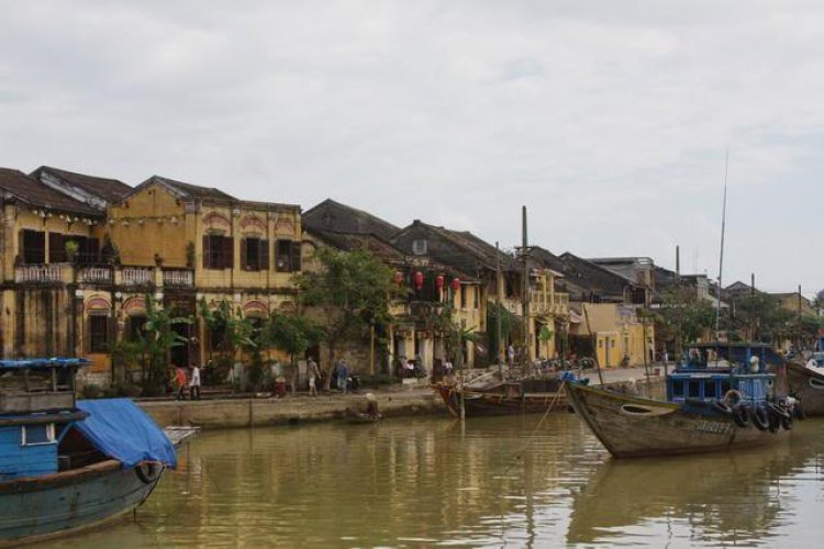 Trên đường lang thang tới Huế Trên đường lang thang tới Huế