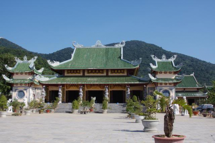 Trên đường lang thang tới Huế Trên đường lang thang tới Huế