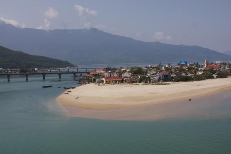 Trên đường lang thang tới Huế Trên đường lang thang tới Huế