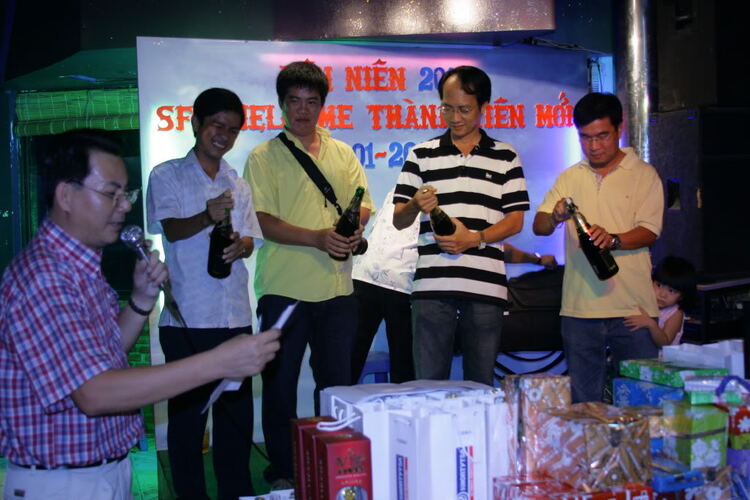 Thớt hình ảnh và phim Tiệc tân niên 2010 và mừng thành viên mới Thớt hình ảnh và phim Tiệc tân niên 2010 và mừng thành viên mới