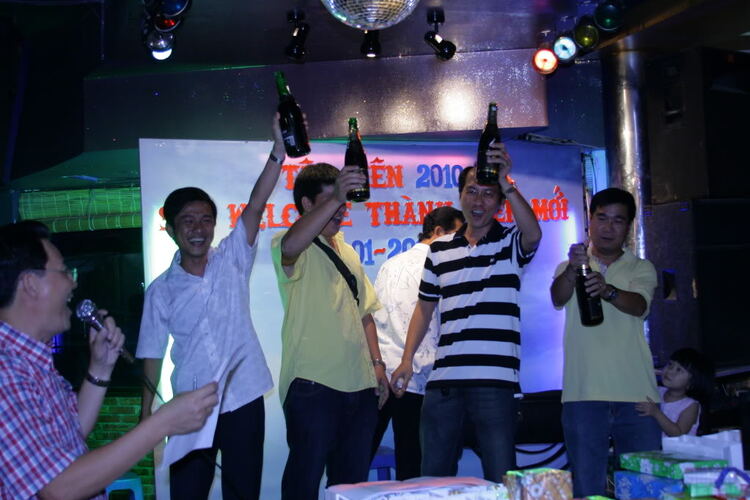 Thớt hình ảnh và phim Tiệc tân niên 2010 và mừng thành viên mới Thớt hình ảnh và phim Tiệc tân niên 2010 và mừng thành viên mới