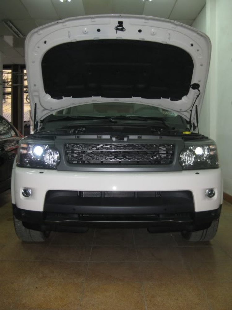 2010 Land Rover Range Rover Sport HSE trắng của OS member đây các bác ^^