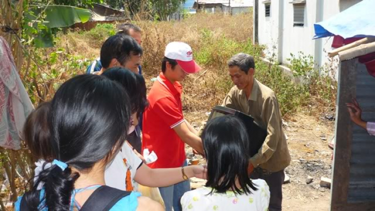 Báo cáo công tác tặng quà và hiện kim cho bé Thảo tại Biên Hoà