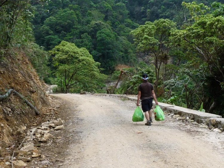 Lang thang trên đỉnh thiêng Bạch Mã