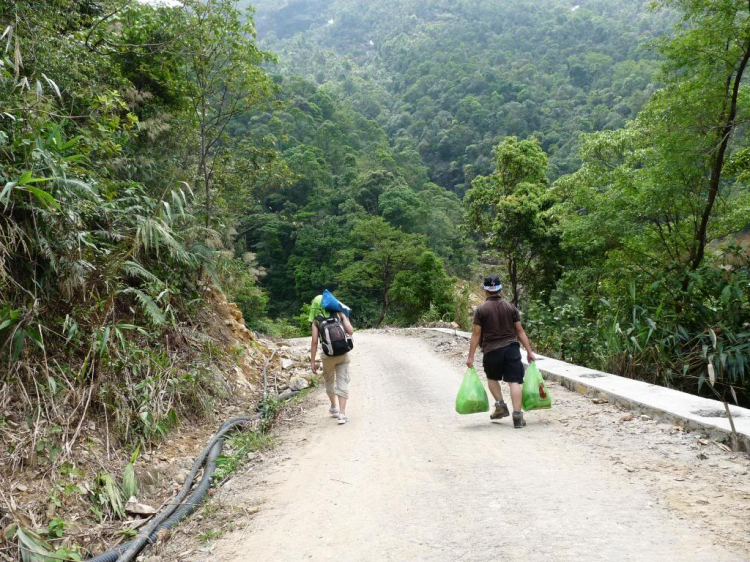 Lang thang trên đỉnh thiêng Bạch Mã