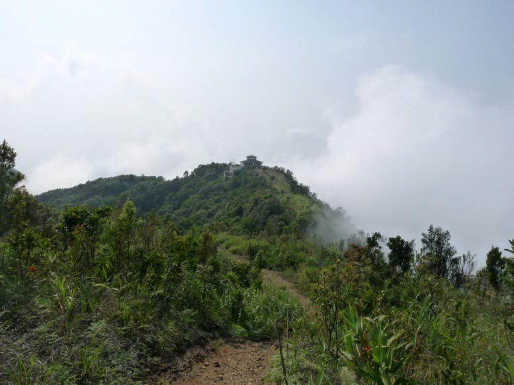 Lang thang trên đỉnh thiêng Bạch Mã