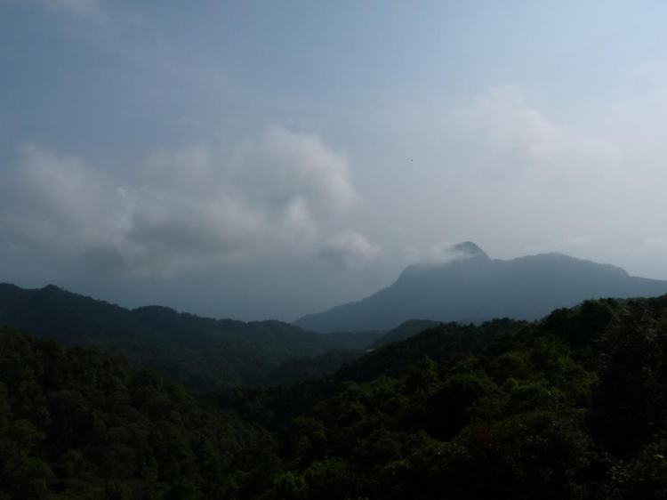 Lang thang trên đỉnh thiêng Bạch Mã