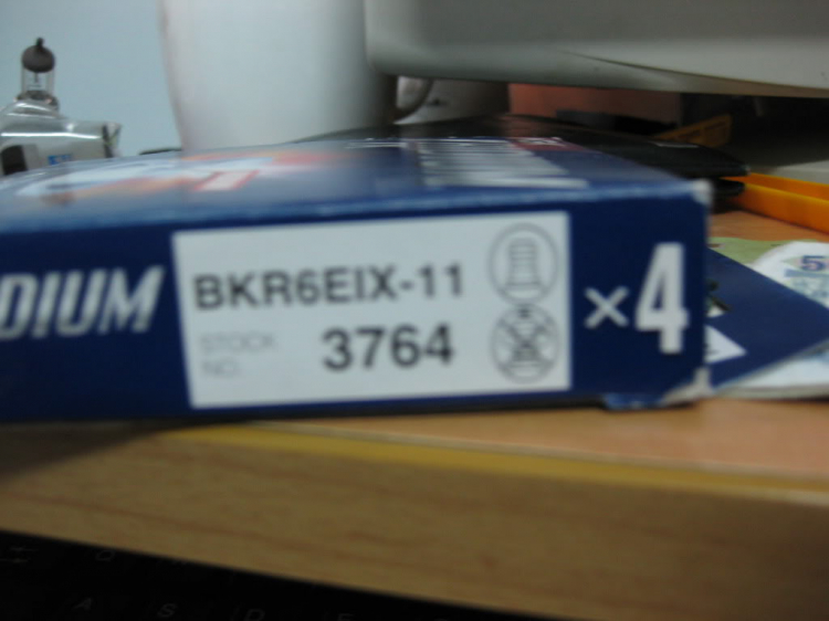 bán 4 bugi ngk ỉidium 318 325 525 + 2 bóng osram sylvania 55w