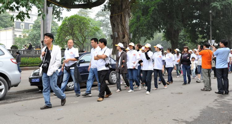 Hình ảnh OS tham gia chương trình " Mít tinh và đi bộ vì trẻ tự kỷ " ngày 18/04