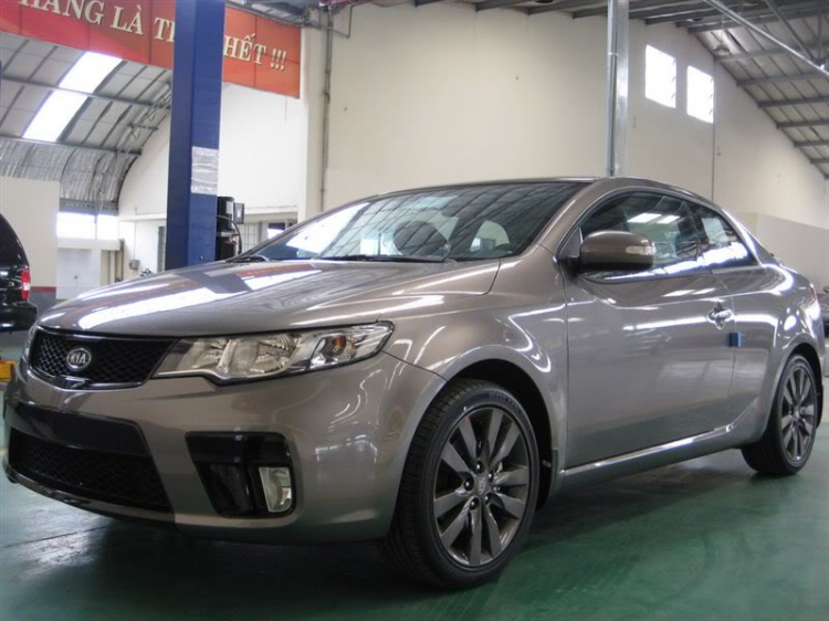 Kia Koup nhập khẩu 1.6 hay Thaco 2.0