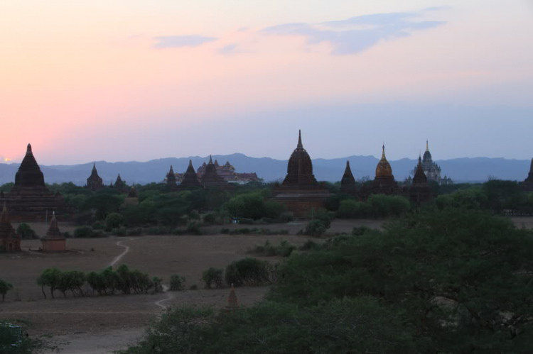 Đôi mắt người Myanmar - Đã có Video Clips...