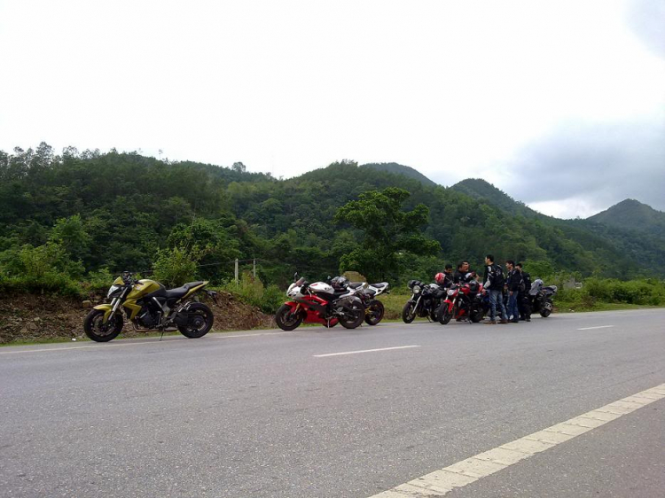 Ducati sì-trít fai-tơ fanh trần dưới hầm ! Ducati sì-trít fai-tơ fanh trần dưới hầm !