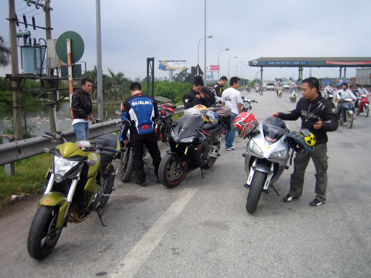 Ducati sì-trít fai-tơ fanh trần dưới hầm ! Ducati sì-trít fai-tơ fanh trần dưới hầm !