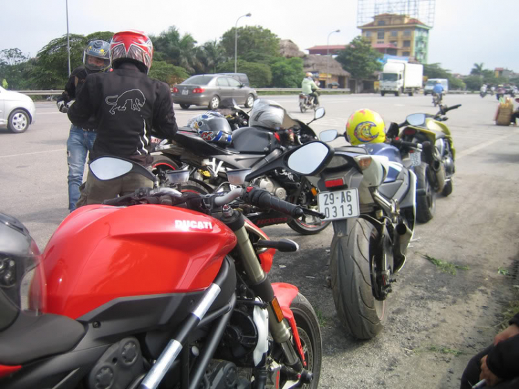 Ducati sì-trít fai-tơ fanh trần dưới hầm ! Ducati sì-trít fai-tơ fanh trần dưới hầm !