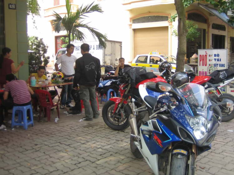 Ducati sì-trít fai-tơ fanh trần dưới hầm ! Ducati sì-trít fai-tơ fanh trần dưới hầm !
