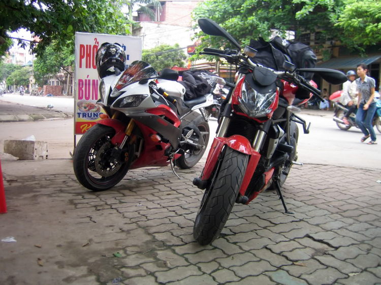Ducati sì-trít fai-tơ fanh trần dưới hầm ! Ducati sì-trít fai-tơ fanh trần dưới hầm !