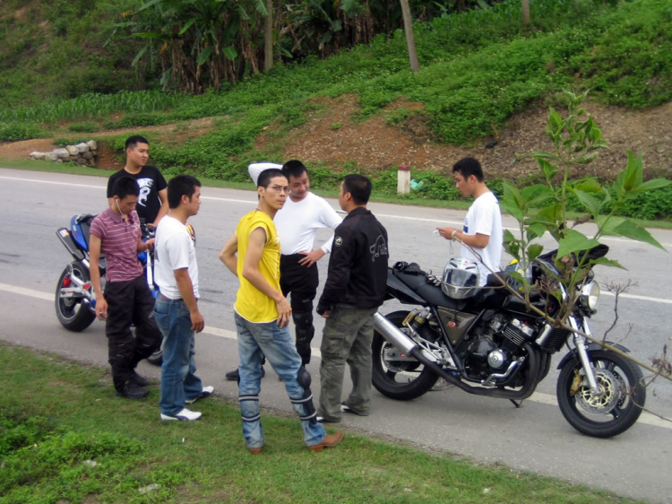 Ducati sì-trít fai-tơ fanh trần dưới hầm ! Ducati sì-trít fai-tơ fanh trần dưới hầm !