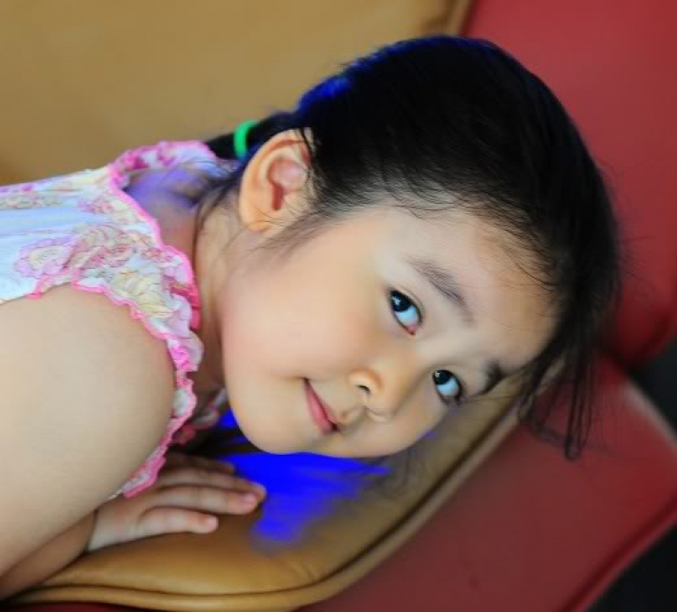 Con chúng ta xinh quá. Con chúng ta xinh quá.