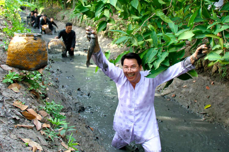 Giải thưởng của CT "Miền đất tây đô" và "rửa" thành viên mới SFC