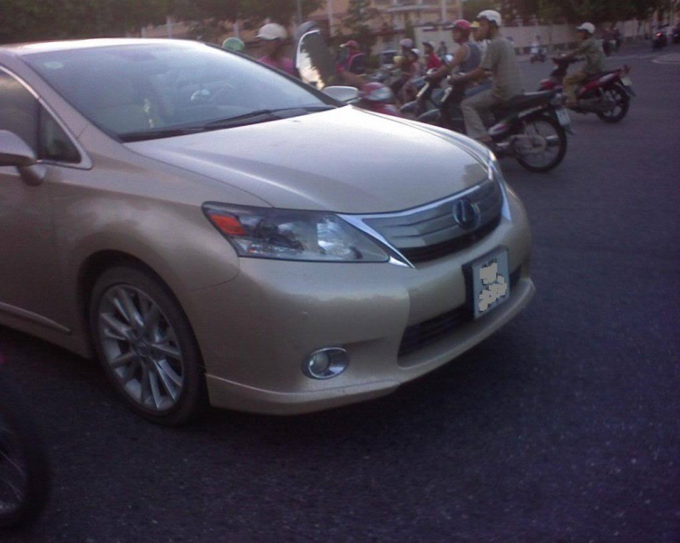 Chuyện thần kỳ Lexus HS 450h dưới ống kính Zero.