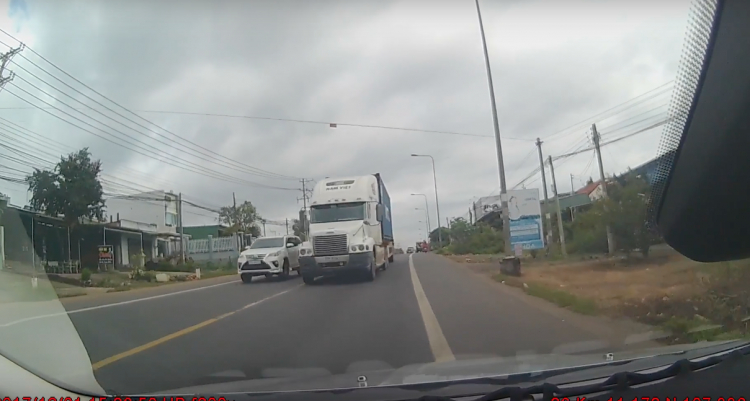 Container vượt ẩu trên đèo chuối