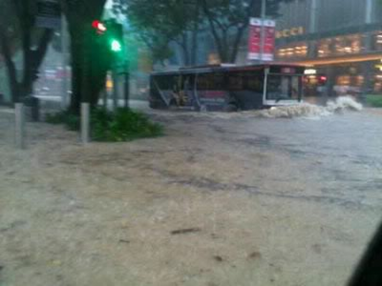 Cập nhật-Singapore flooded on Wed Morning-Nguyên nhân gây ngập