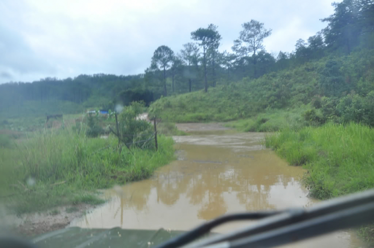 Xe Jeep tham gia off road cùng đoàn otosaigon pro