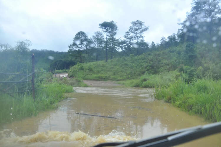 Xe Jeep tham gia off road cùng đoàn otosaigon pro