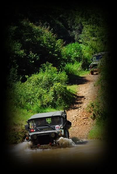 Xe Jeep tham gia off road cùng đoàn otosaigon pro