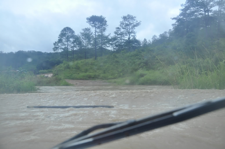 Xe Jeep tham gia off road cùng đoàn otosaigon pro