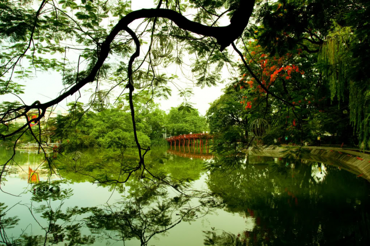 Hà Nội .......(trước)........... mùa thu