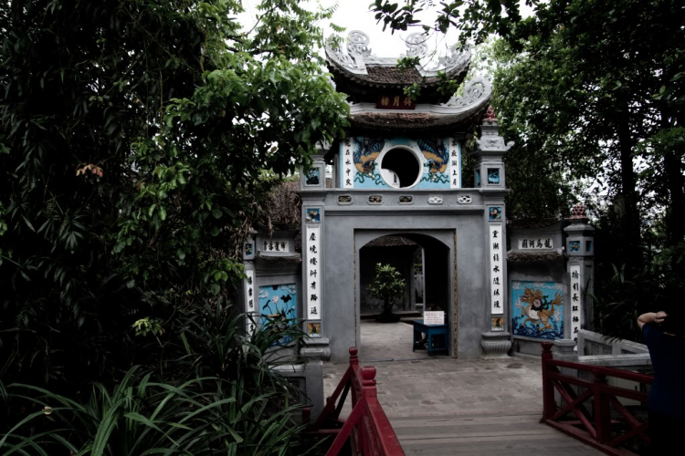 Hà Nội .......(trước)........... mùa thu