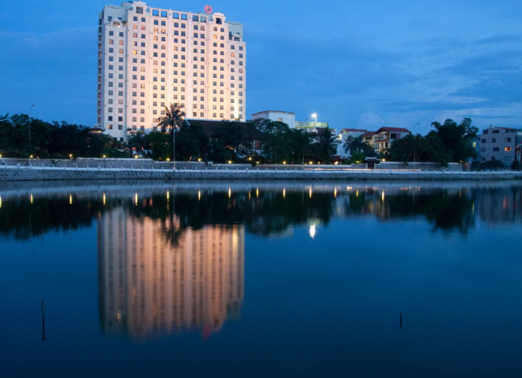 Hà Nội .......(trước)........... mùa thu
