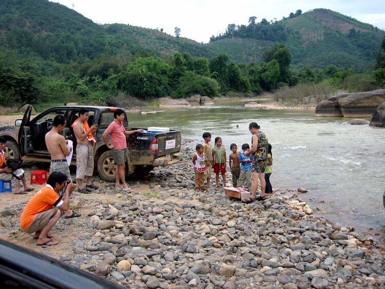 Off-Road đêm dưới lòng hồ thủy điện Đắc Nông!