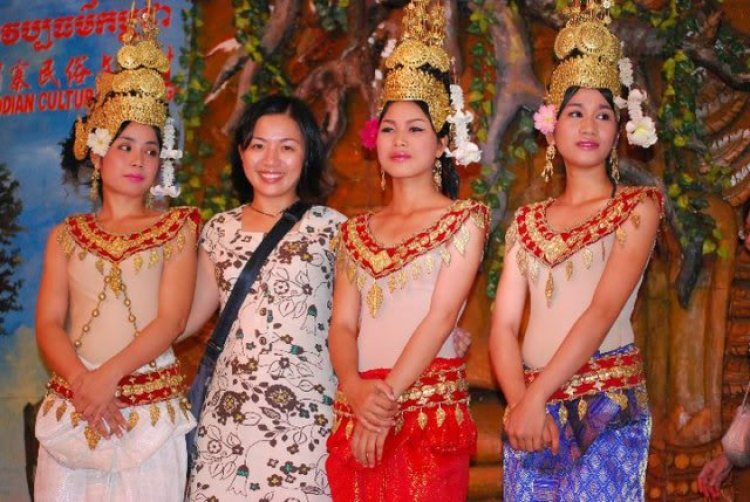 CÙNG ĐĂNG KÝ ĐI THĂM VƯƠNG QUỐC CAMPUCHIA  VÀO THÁNG 7( Hình trang 8 )