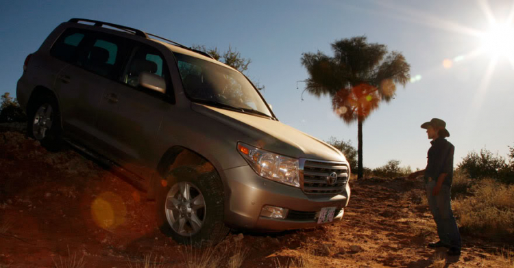Land Cruiser V8 (Khá chi tiết) Land Cruiser V8 (Khá chi tiết)