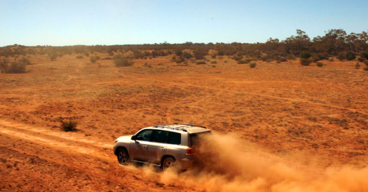 Land Cruiser V8 (Khá chi tiết) Land Cruiser V8 (Khá chi tiết)
