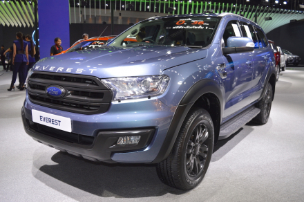 Accessorised-Ford-Everest-front-three-quarters-at-2017-Thai-Motor-Expo.jpg