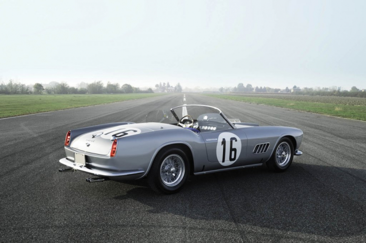 Ferrari 250 GT California Spider được bán với giá gần 18 triệu USD