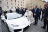 Lamborghini Huracan của Đức Giáo Hoàng Francis đã được bán với giá 861.575 USD
