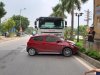 Vinfast Fadil "thử độ cứng" với xe bồn ở Hà Nội